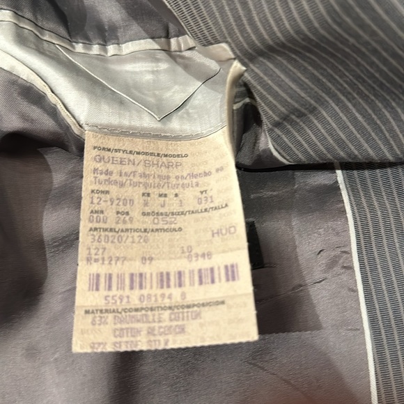 Hugo Boss Suit Size 42 - Picture 6 of 7